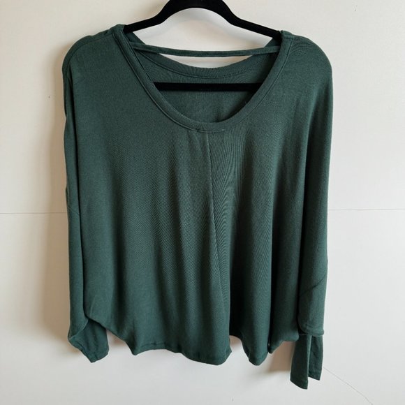 She + Sky Batwing Sweatshirt in Emerald Green - Picture 7 of 10